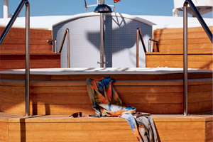 Outdoor Shower and Hot Tub