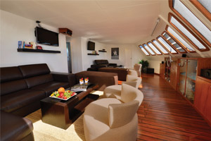 Main Deck Lounge