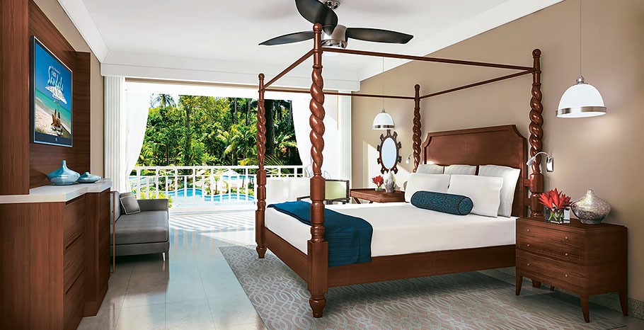 Crystal Lagoon Club Level Luxury Suite (LS)