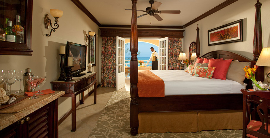 Carlyle Oceanview Penthouse Butler Petite Suite (CP)