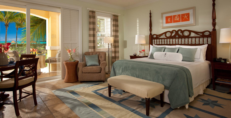 Beach House Oceanview Walkout Club Level Junior Suite (WOJ)