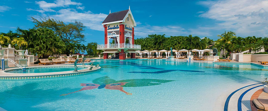 The Main Pool at Sandals Grande Riviera