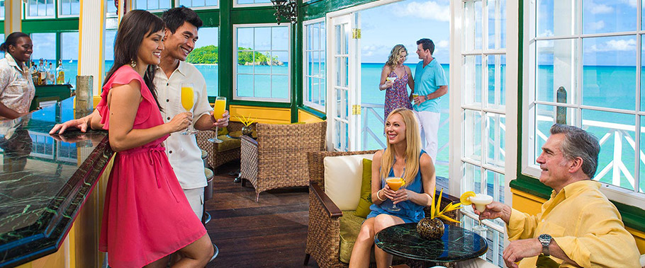 Kelly's Dockside Bar at Sandals Halycon Beach