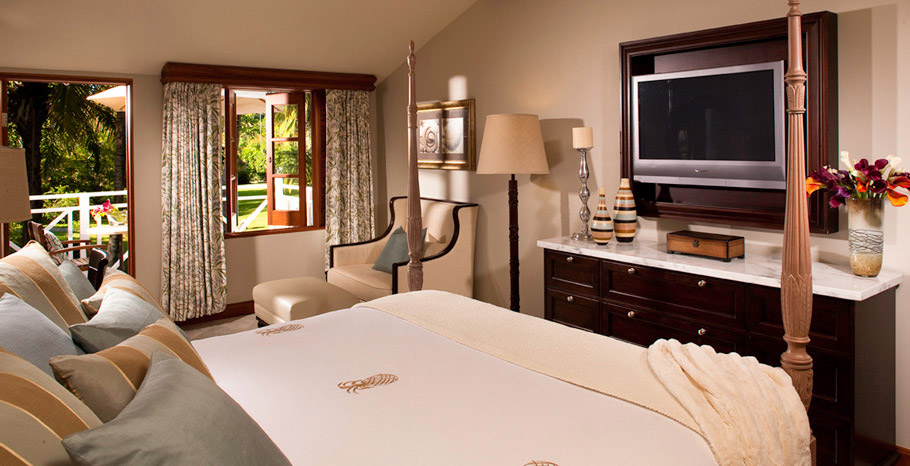 Honeymoon Hideaway Luxury Poolside Club Level Room (RP)