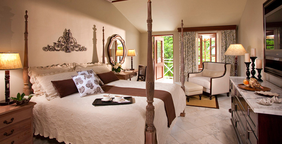 Honeymoon Hideaway Walkout Poolside Club Level Room (GP)