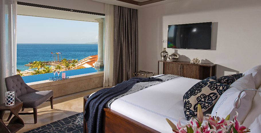 Italian Oceanview 1 Br. Skypool Butler Suite w/Balcony Tranquility Soaking Tub (1SKY)