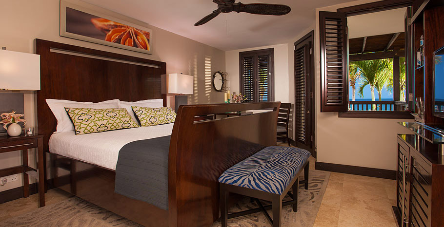 Pink Gin Beachfront Walkout Club Level Room with Patio Tranquility Soaking Tub (WB)