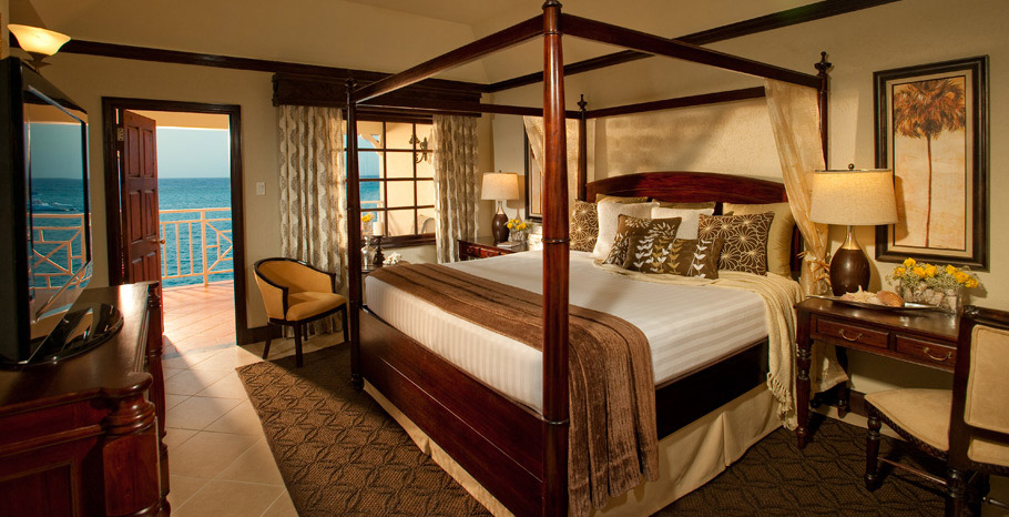 Oceanfront Honeymoon Club Level Veranda Room (WP)