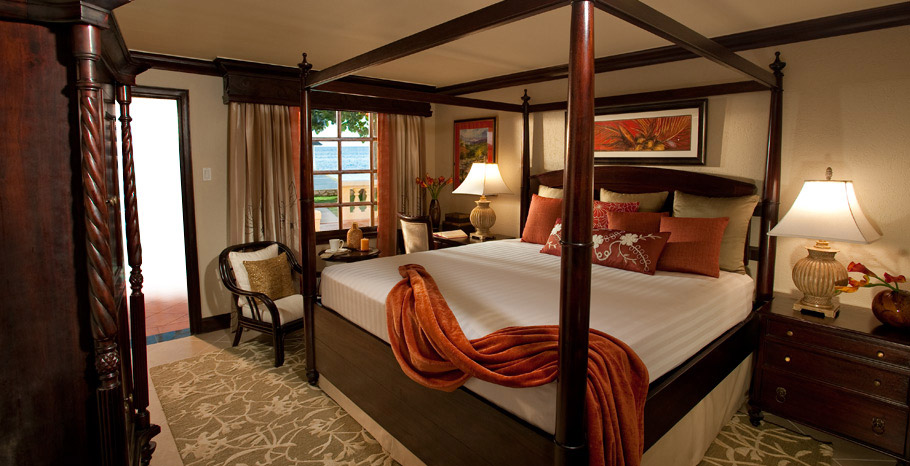 Oceanfront Honeymoon Walkout Club Level Room (HWW)