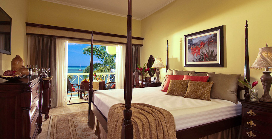 Caribbean Beachfront Grande Luxe Club Level Room (GB)