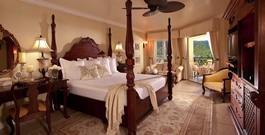 Beachfront Grande Luxe Club Level Suite (BC)