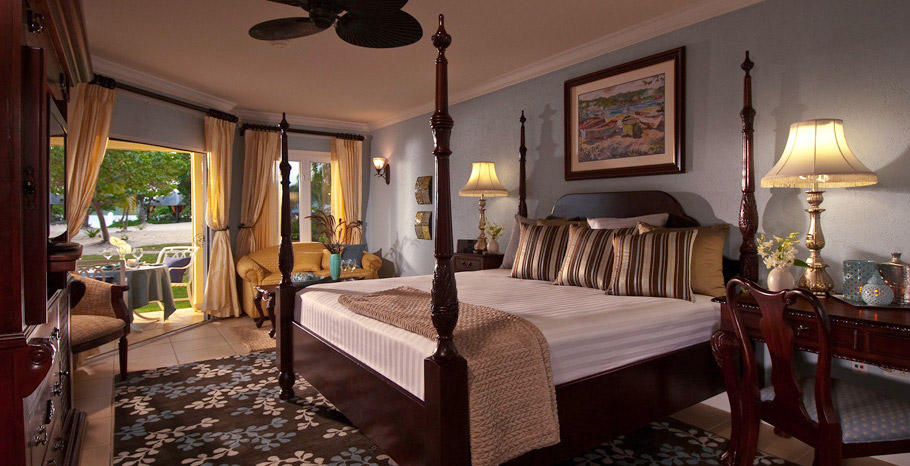 Honeymoon Beachfront Walkout Room (BW)