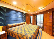 Yacht Club Royal Suite with Club Experience
