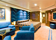 Yacht Club Deluxe Suite