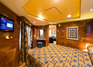 Yacht Club Royal Suite with Club Experience